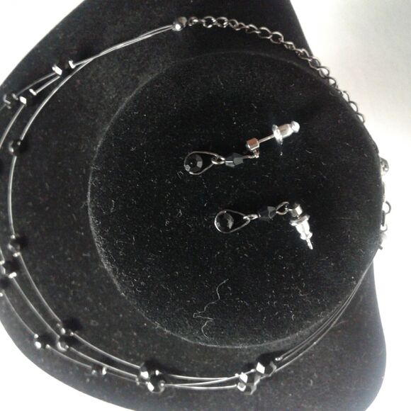 Vintage Triple Strand Black Wire Crystal Beaded Necklace With Earrings Set - Picture 5 of 9